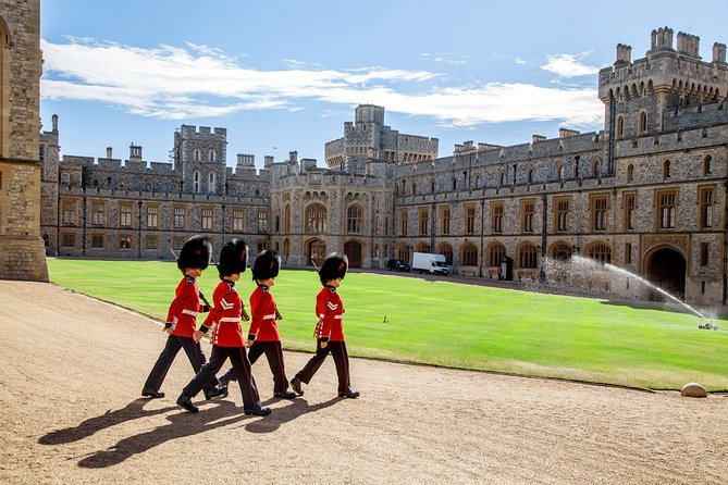 Summer Special: Buckingham Palace & Windsor Castle Tour - One day, two very different royal homes