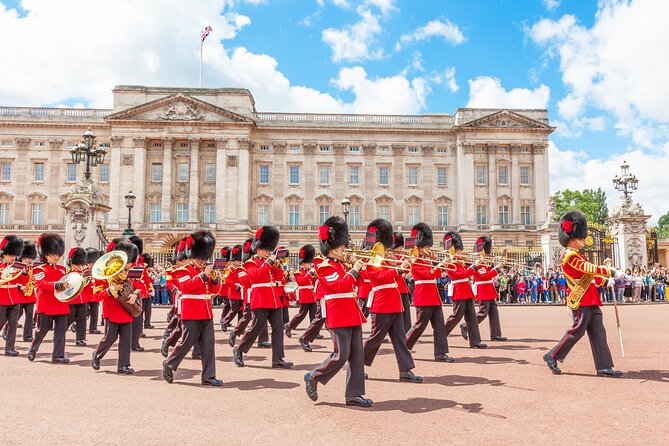The Changing of the Guard Tour and Buckingham Palace - Buckingham Palace or Horse Guards Parade