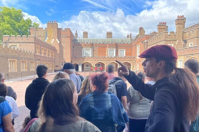The Changing of the Guard Tour and Buckingham Palace - Starting at Green Park and entering Royal London