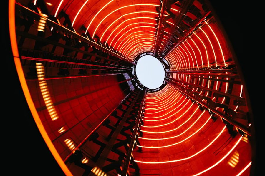 The Chimney Lift at Battersea Power Station - Making electricity on the multiplayer screen