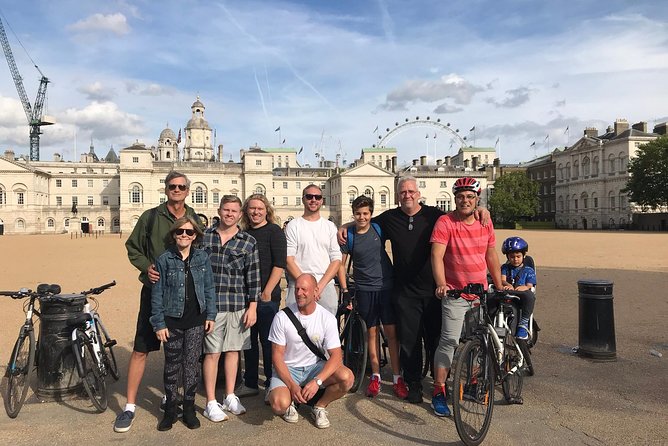 The London Landmarks, 3.5 hour Afternoon tour - St. James’s Palace, St. James’s Park, and Wellington