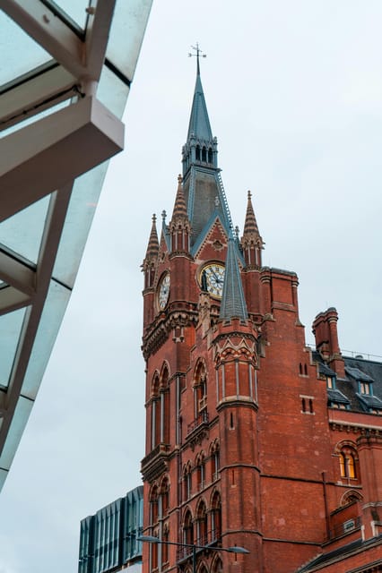 The most complete and exclusive Harry Potter tour in London - The Millennium Bridge shows how London becomes a film set