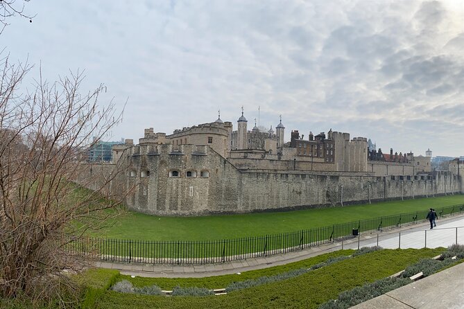 The Tower of London - Small Group Tour with a Local Expert - Why a guide helps inside the Tower of London
