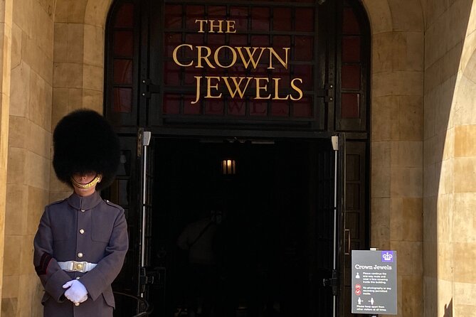 The Tower of London - Small Group Tour with a Local Expert - How small is the small group?