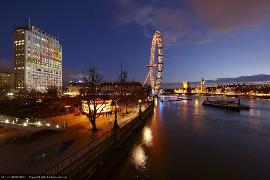 Tour of London and Christmas Day Lunch Cruise - A Christmas morning through central London