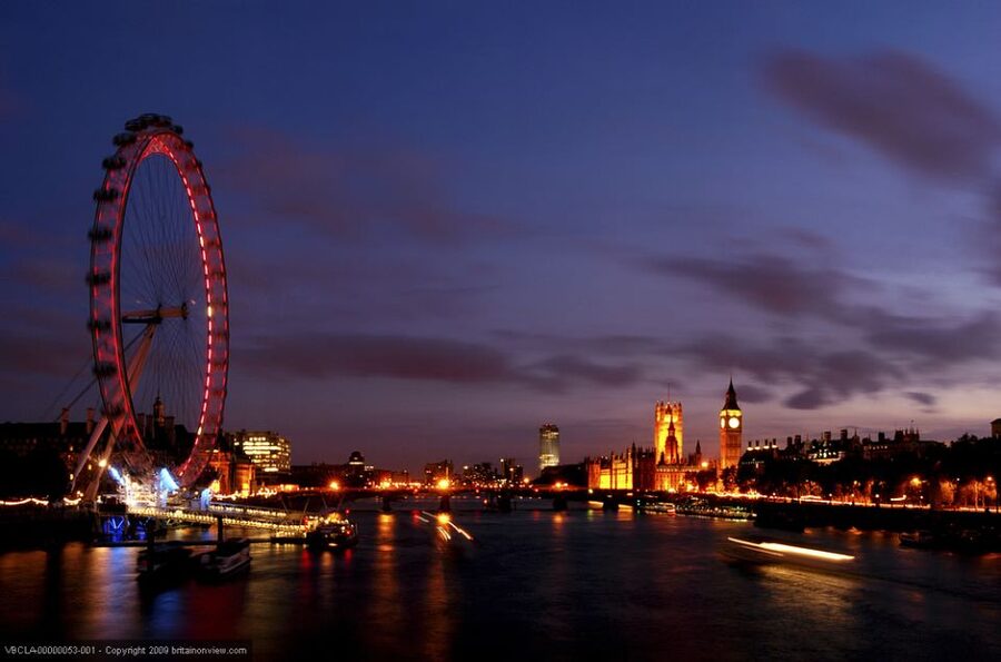 Tour of London and Christmas Day Lunch Cruise - What the guide adds to the coach tour