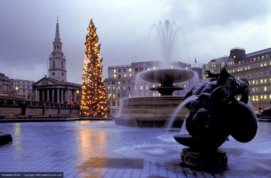 Tour of London and Christmas Day Lunch Cruise - Shared tables and festive dress