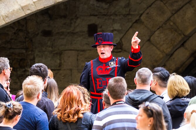 Tower of London: Crown Jewels & Beefeater Opening Ceremony - The opening ceremony and meeting your guide