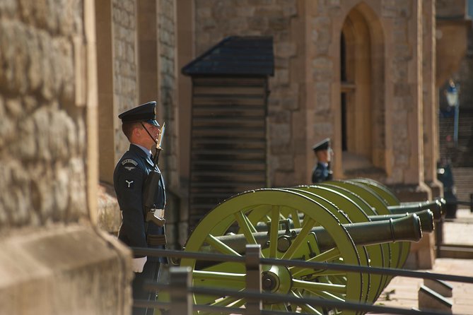 Tower of London: Crown Jewels & Beefeater Opening Ceremony - Walking, group size, and the early start