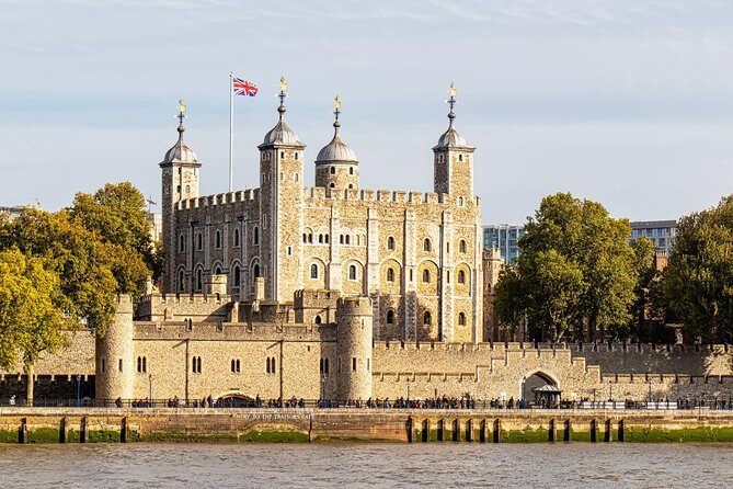 Tower of London: Crown Jewels & Beefeater Opening Ceremony - Seeing the Crown Jewels before the lines