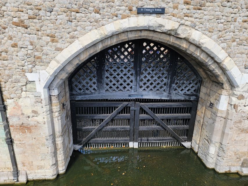 Tower of London: Early Access with Crown Jewels & Beefeaters - Key points to know before booking