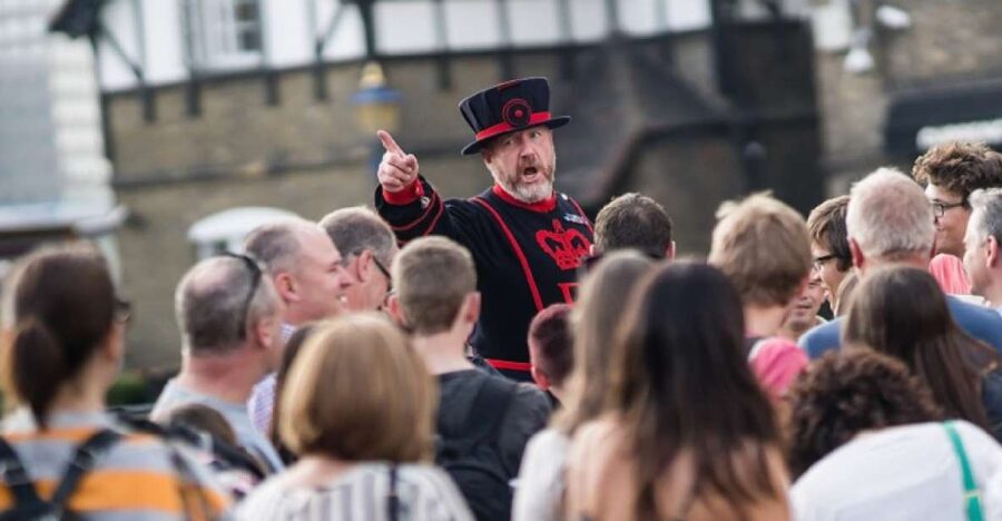 Tower of London: Early Access with Crown Jewels & Beefeaters - Seeing the Crown Jewels before the main queue