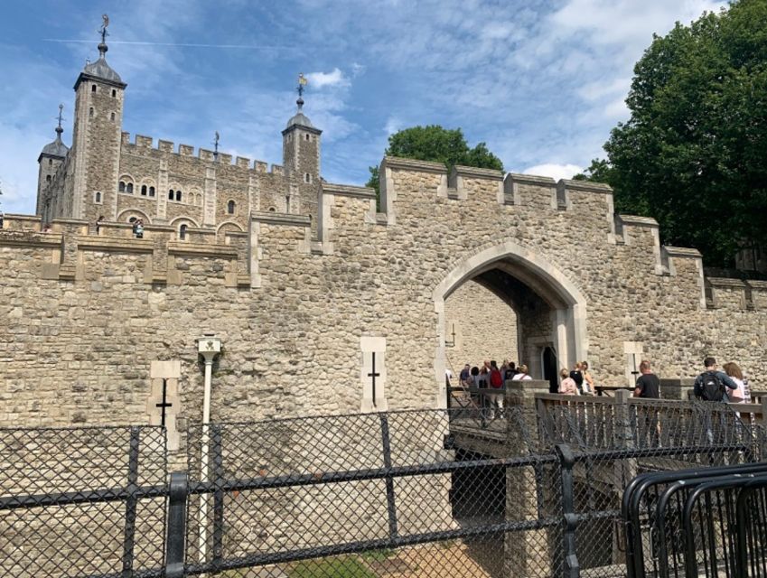 Tower of London: Early Access with Crown Jewels & Beefeaters - White Tower, Inner Ward, and Outer Ward