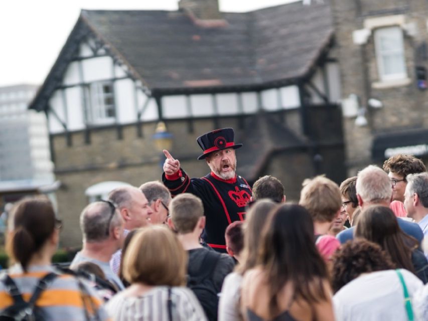 Tower of London: Early Access with Crown Jewels & Beefeaters - How strong are the guides?