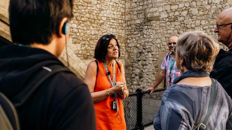 Tower of London Tour with Crown Jewels, plus River Cruise - Why the Tower of London works best with a guide