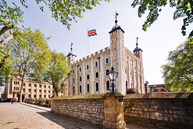 VIP Early Access: Opening Ceremony Tower of London & Bridge Entry - The stories that make the stone memorable