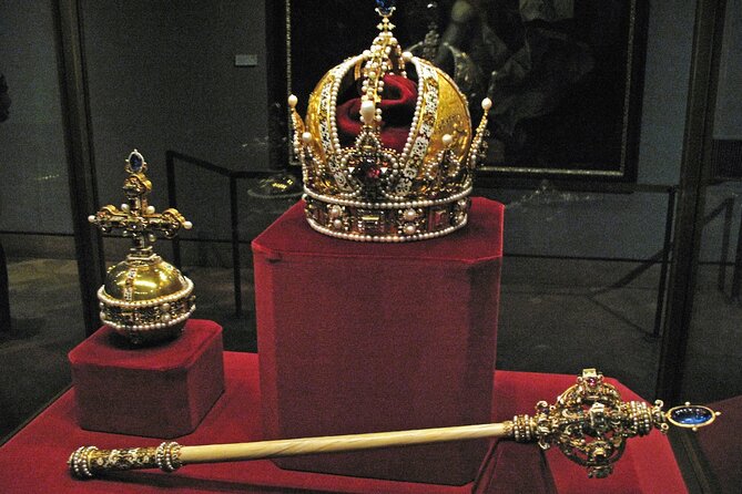 VIP Early Access: Opening Ceremony Tower of London & Bridge Entry - Physical demands and family considerations