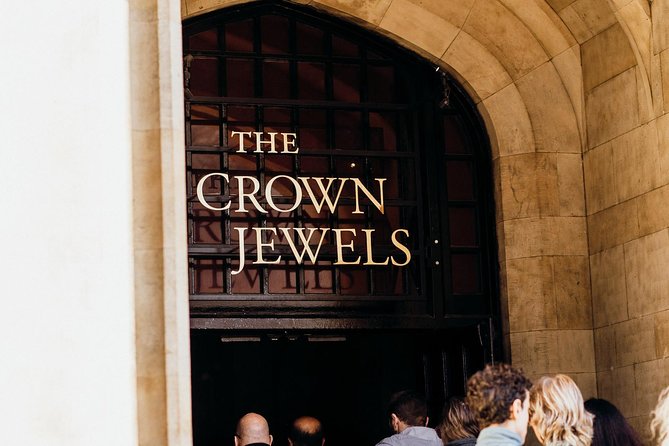 VIP Early Access Opening Ceremony Tower of London & River Cruise - What the guide adds to the experience