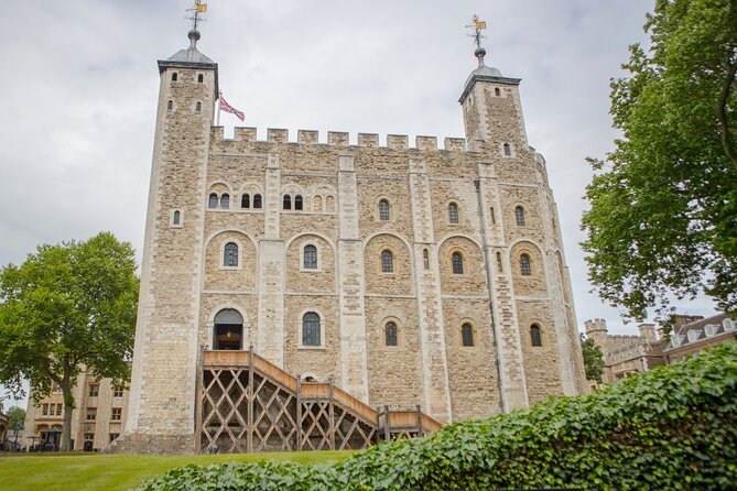 VIP Tower of London and Crown Jewels Tour with Private Beefeater Meet & Greet - The Beefeater meeting is the tour’s strongest feature