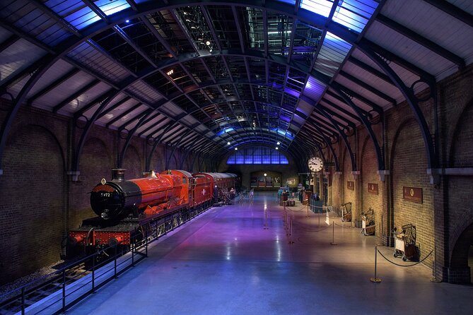 Warner Bros. Studio Harry Potter Tour with Superior Transport from London - Food, Butterbeer, shopping, and the clock