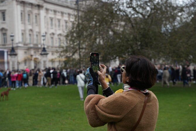 Westminster Abbey, Big Ben, Buckingham Guided Tour of London - A short break before the royal walk