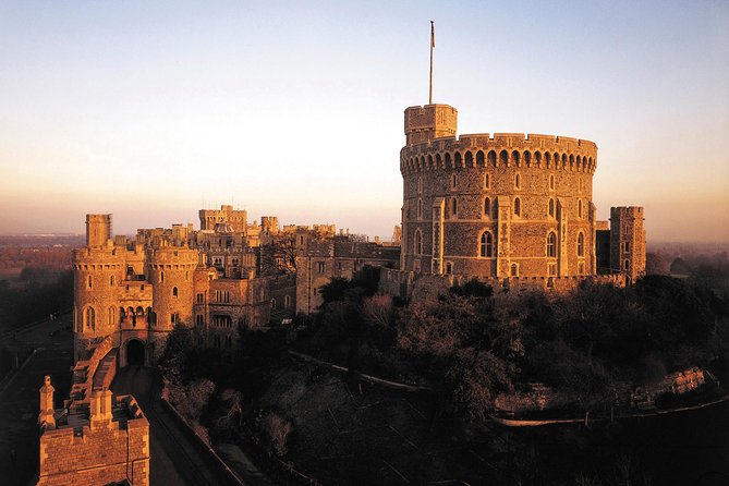 Windsor, Stonehenge and Bath Day Trip from London Spanish - Stonehenge and the limits of one hour