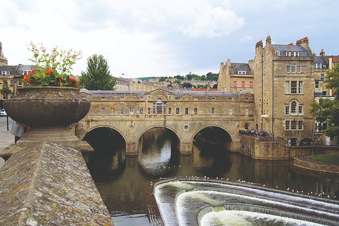 Windsor, Stonehenge and Bath Day Trip from London Spanish - The guides make or break the long drives