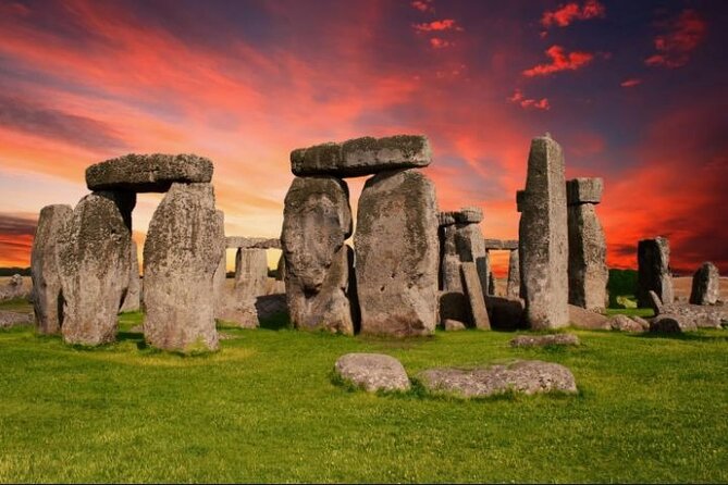 Windsor, Stonehenge and Bath Trip from London - Stonehenge with time to walk and listen