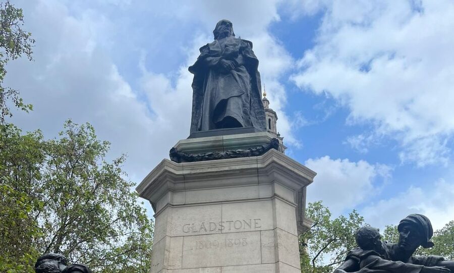 Woolf & Dickens: London Literary Tour & Writing Workshop - Key points at a glance